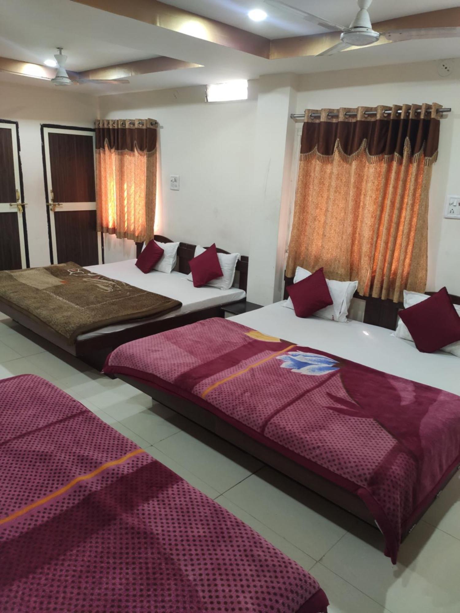 Hotel Vrandavan Palace Near Mahakal Temple Ujjain Zewnętrze zdjęcie