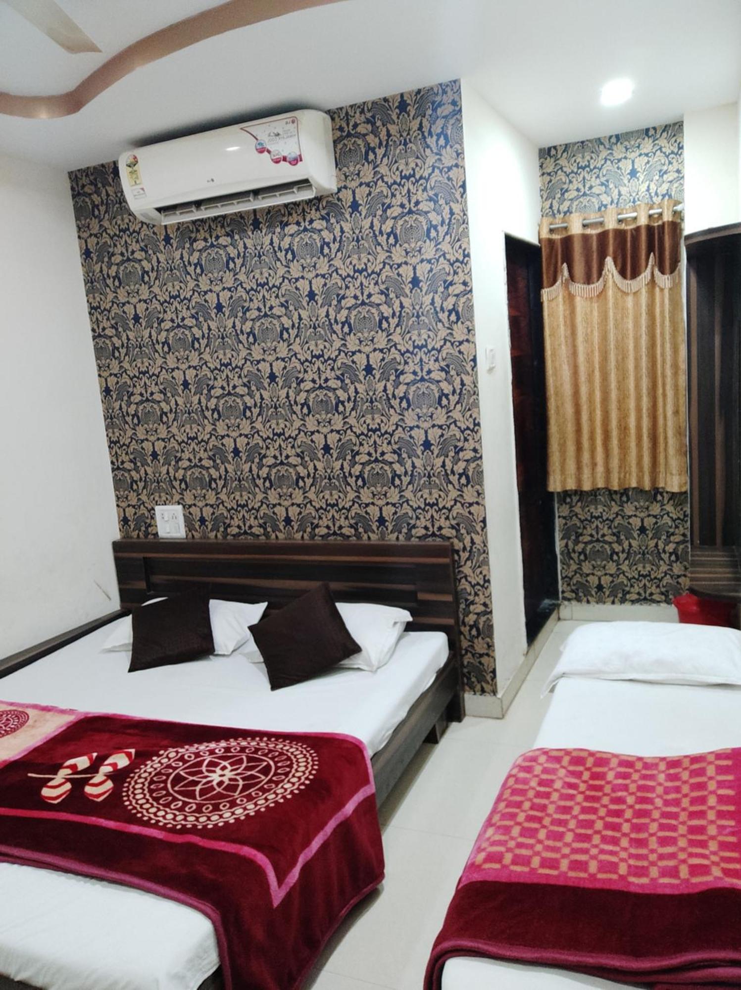 Hotel Vrandavan Palace Near Mahakal Temple Ujjain Zewnętrze zdjęcie