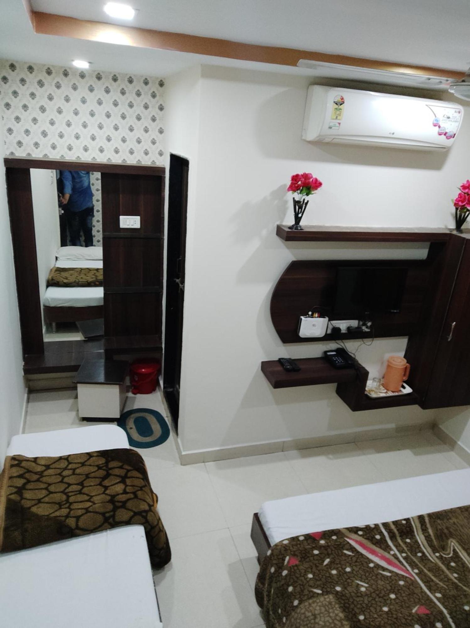 Hotel Vrandavan Palace Near Mahakal Temple Ujjain Zewnętrze zdjęcie