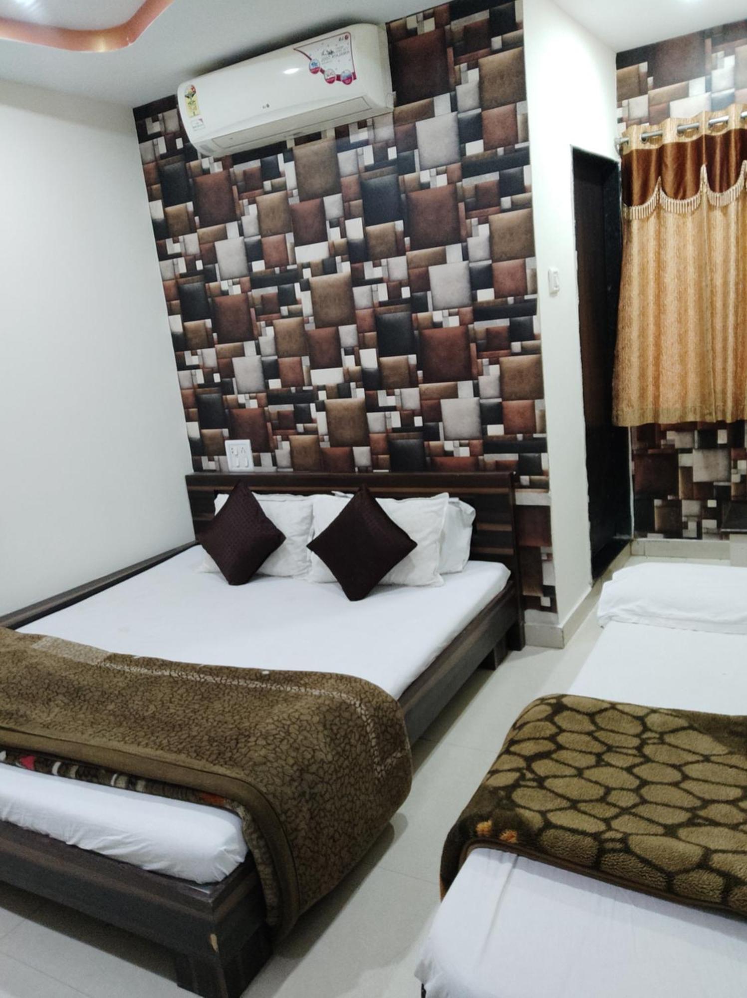 Hotel Vrandavan Palace Near Mahakal Temple Ujjain Zewnętrze zdjęcie