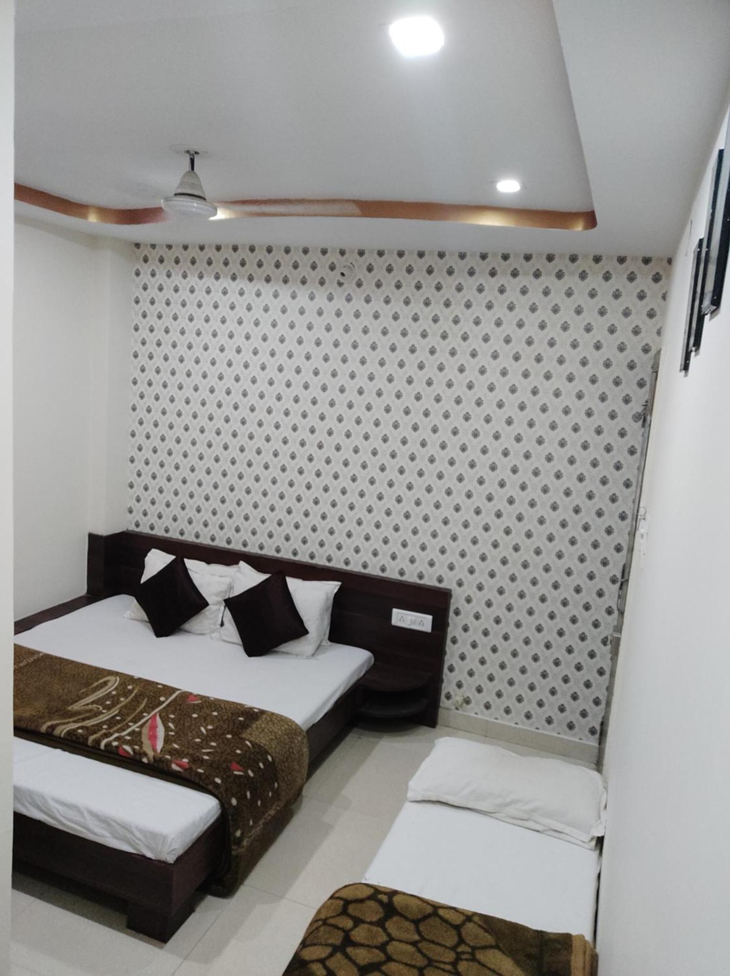 Hotel Vrandavan Palace Near Mahakal Temple Ujjain Zewnętrze zdjęcie