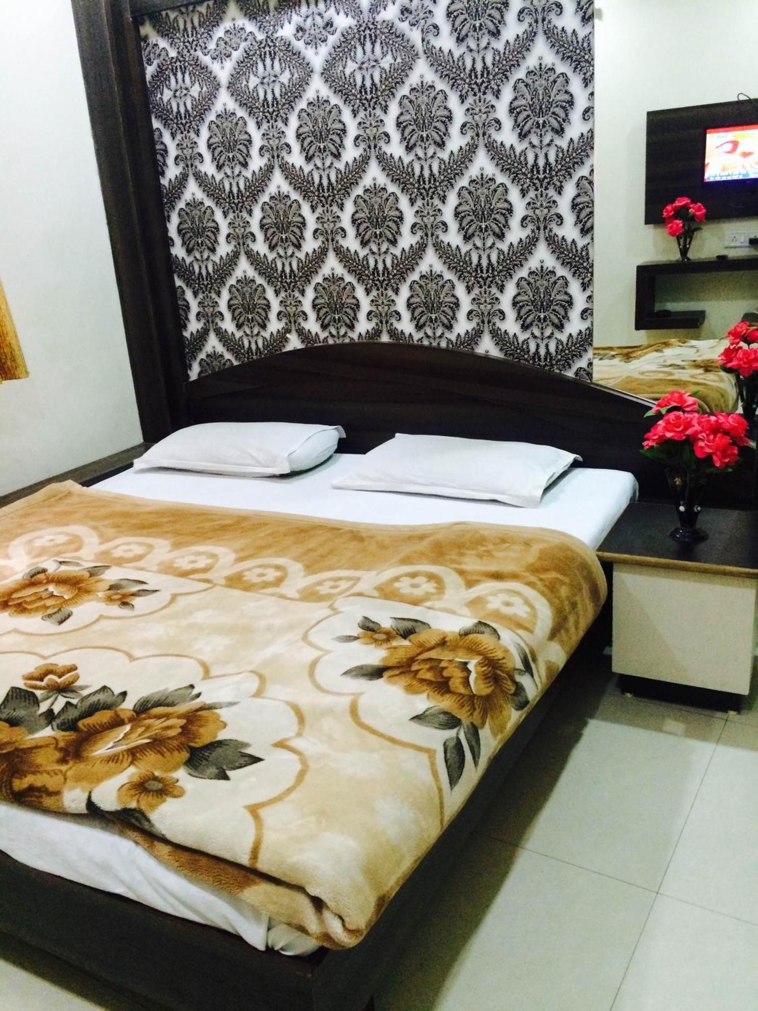 Hotel Vrandavan Palace Near Mahakal Temple Ujjain Zewnętrze zdjęcie