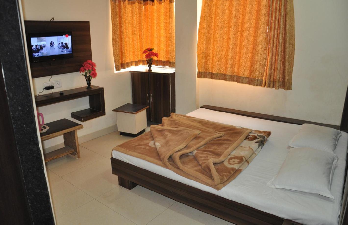 Hotel Vrandavan Palace Near Mahakal Temple Ujjain Zewnętrze zdjęcie