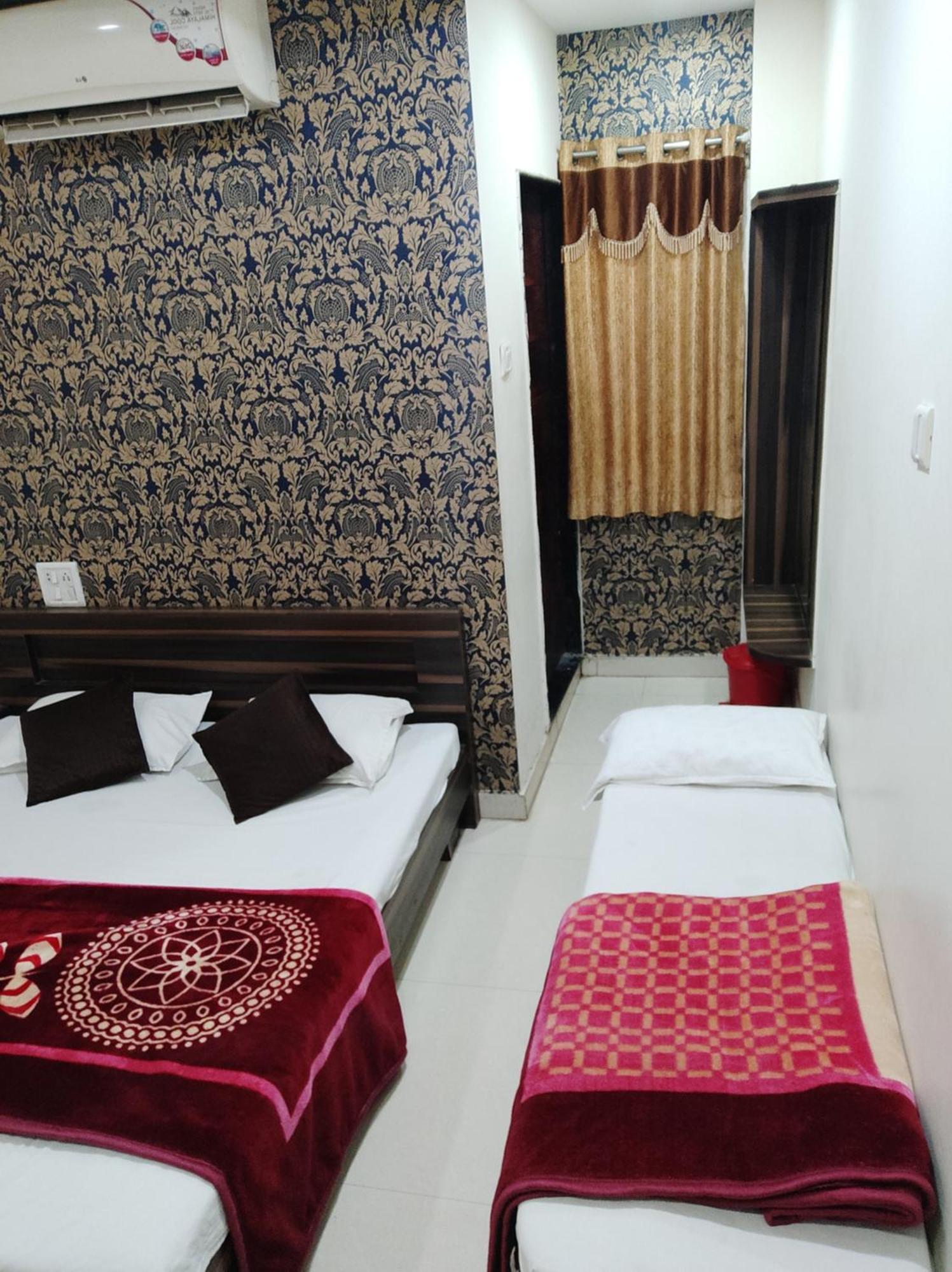 Hotel Vrandavan Palace Near Mahakal Temple Ujjain Zewnętrze zdjęcie