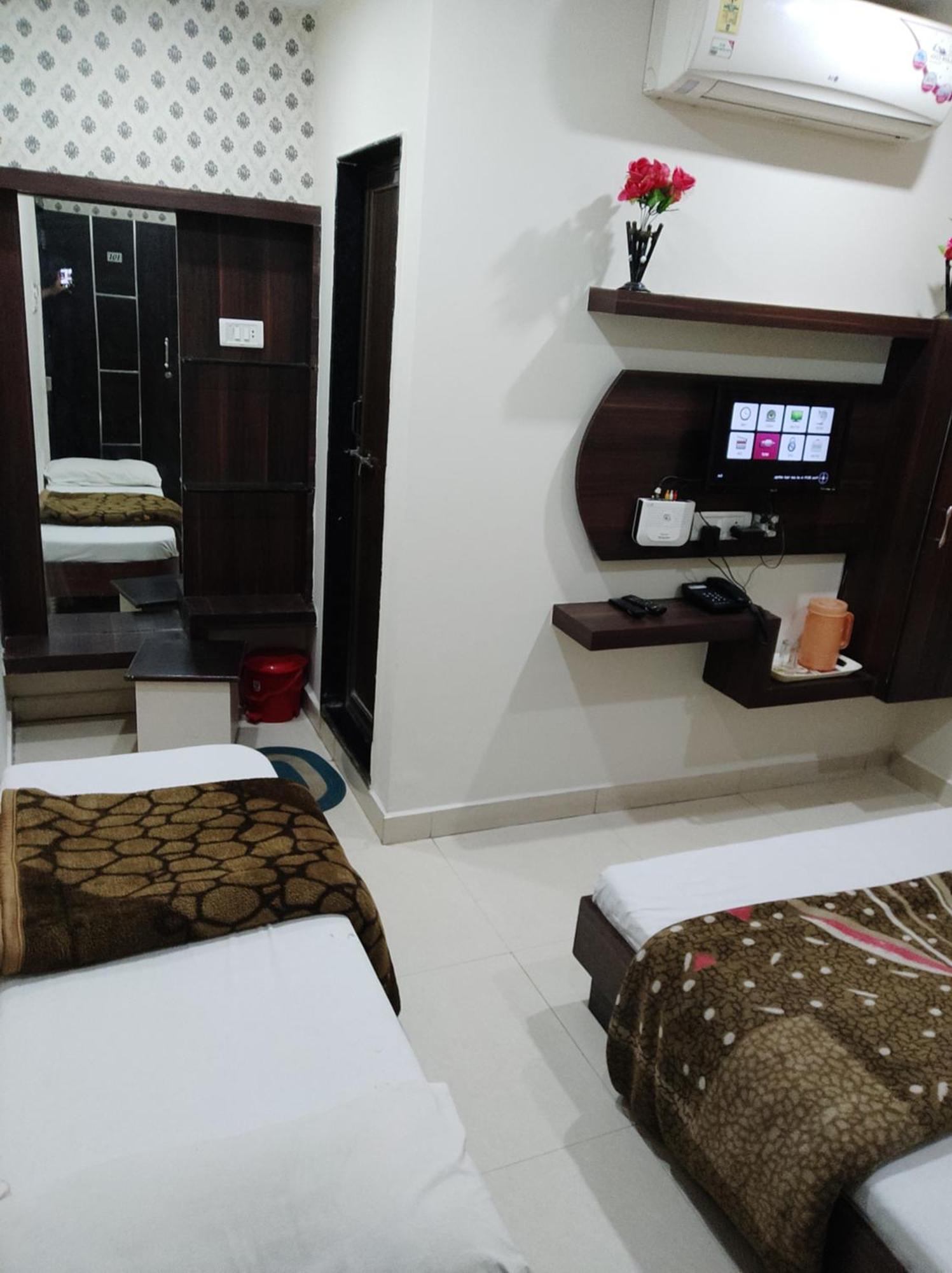 Hotel Vrandavan Palace Near Mahakal Temple Ujjain Zewnętrze zdjęcie