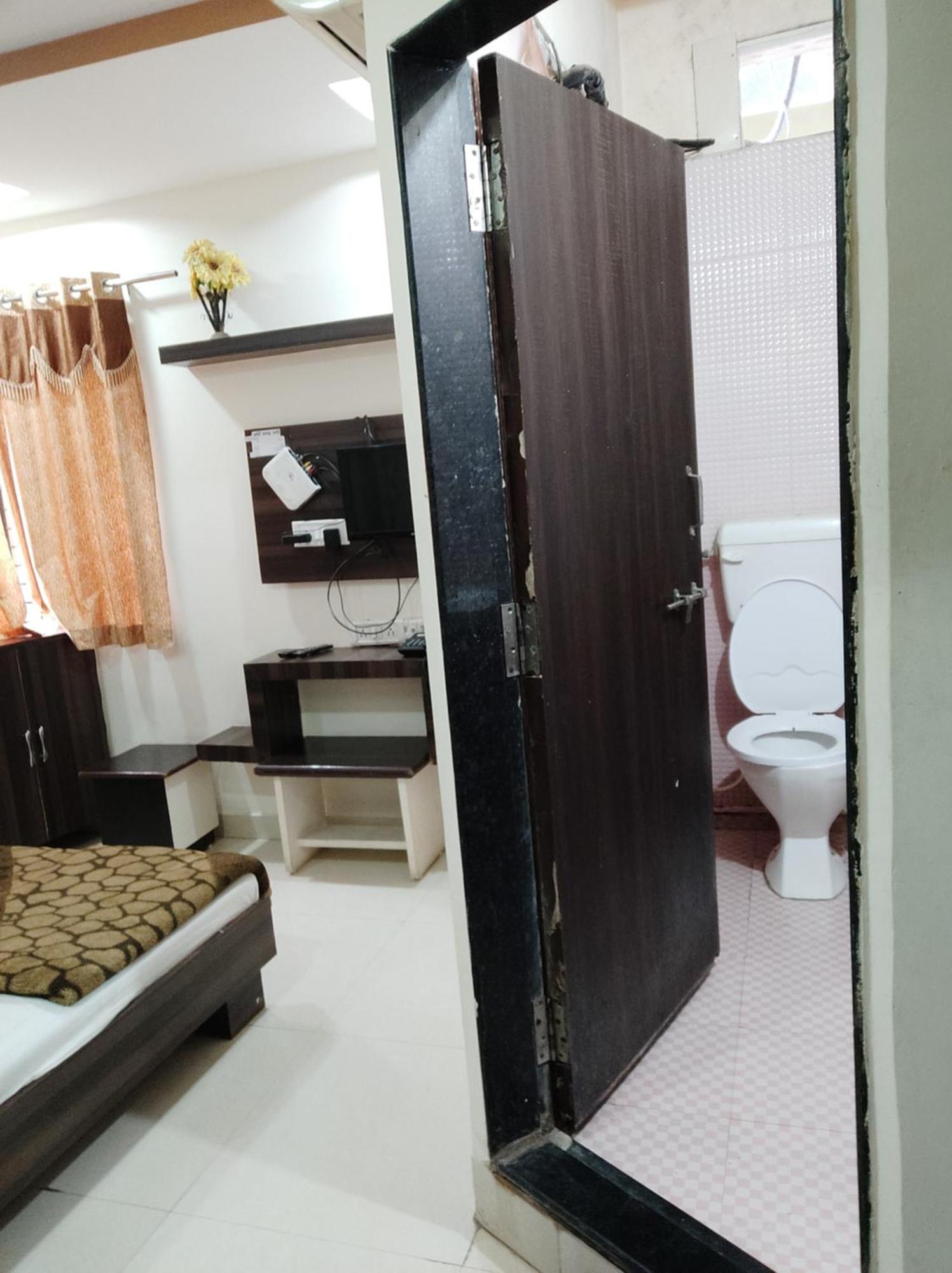 Hotel Vrandavan Palace Near Mahakal Temple Ujjain Zewnętrze zdjęcie