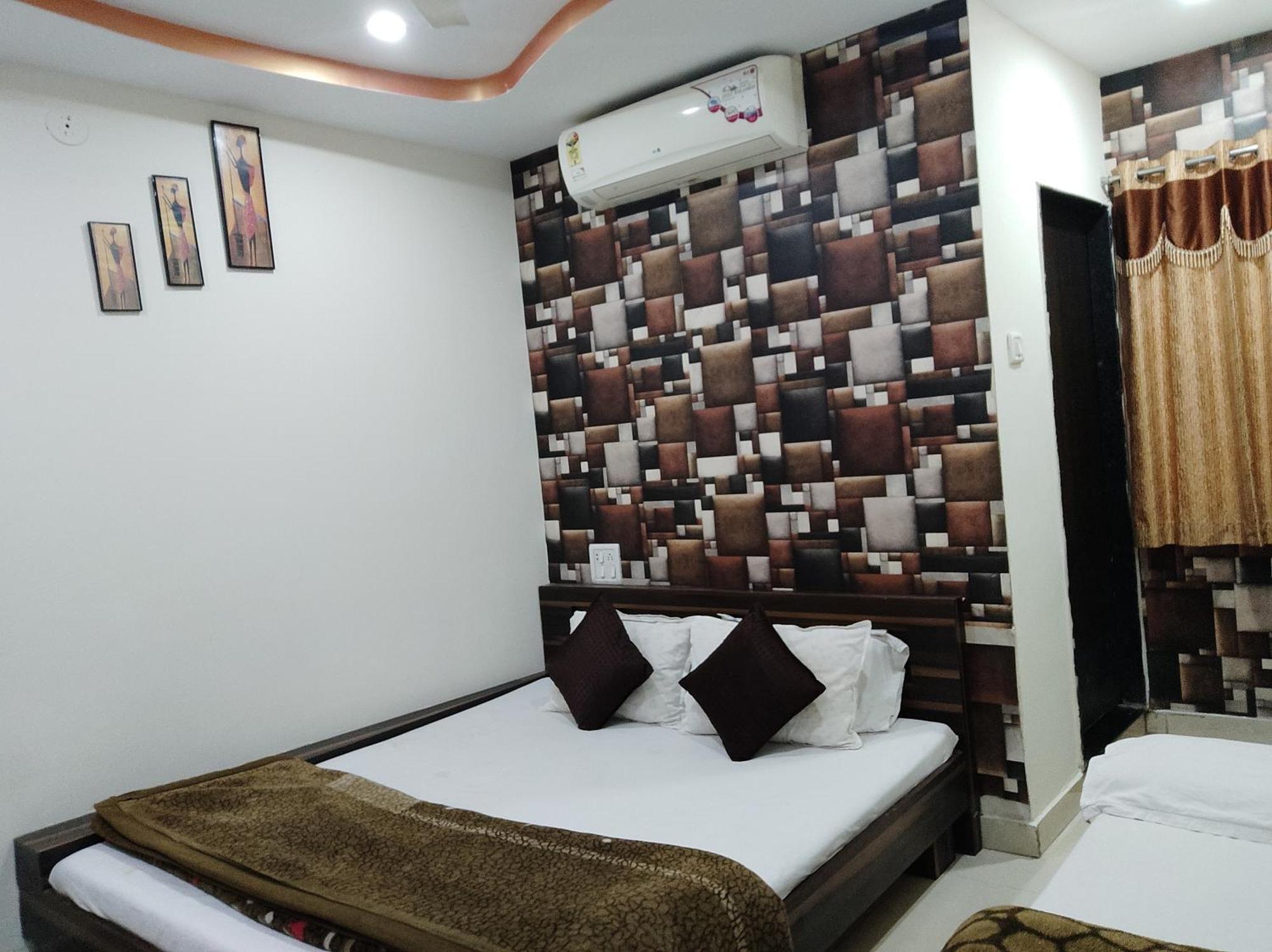 Hotel Vrandavan Palace Near Mahakal Temple Ujjain Zewnętrze zdjęcie