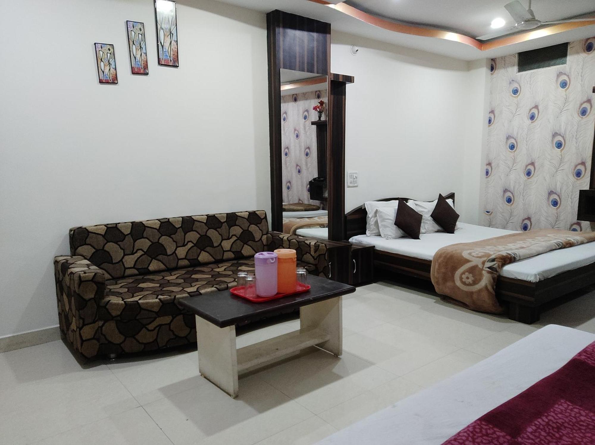 Hotel Vrandavan Palace Near Mahakal Temple Ujjain Zewnętrze zdjęcie