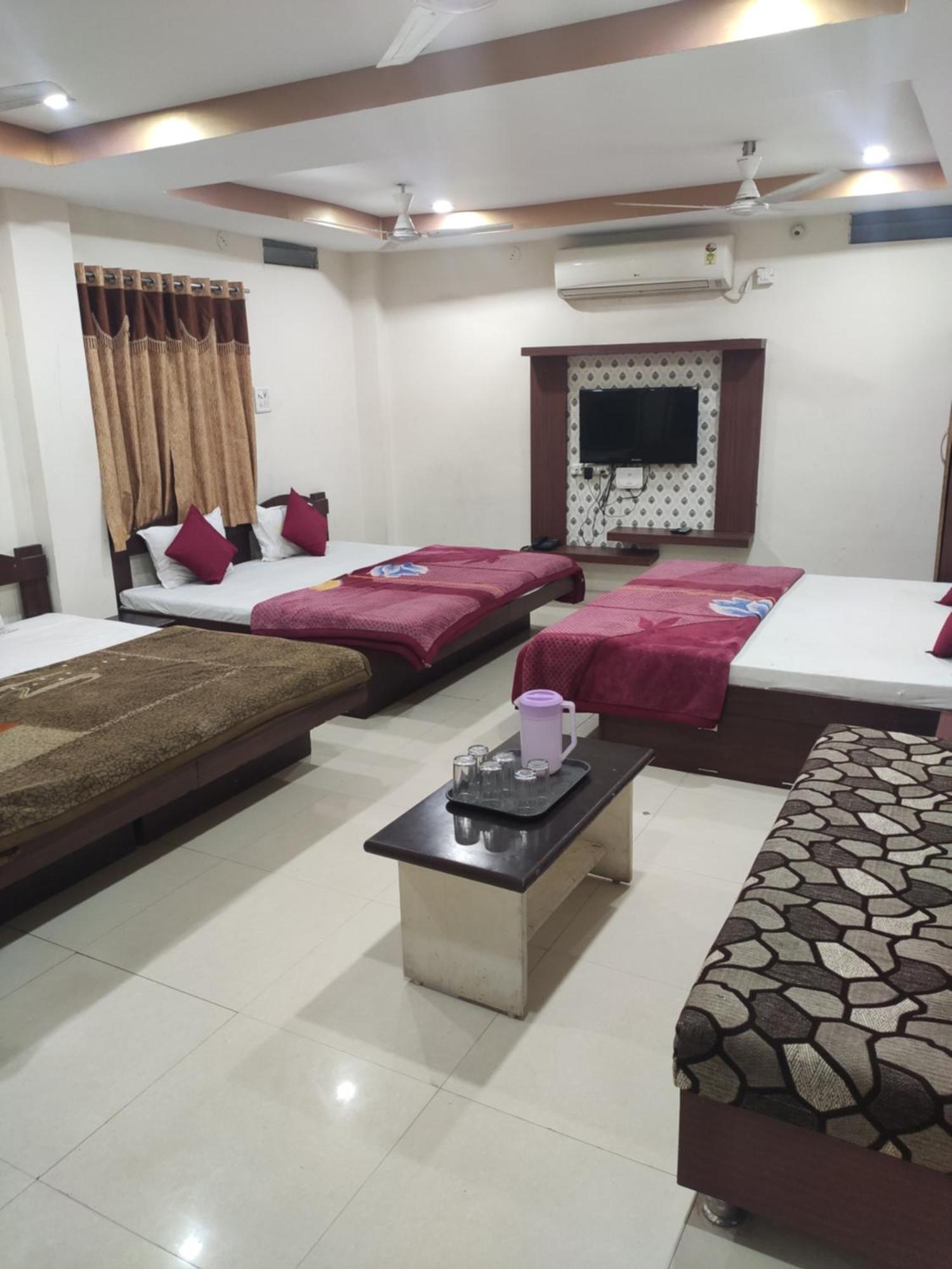 Hotel Vrandavan Palace Near Mahakal Temple Ujjain Zewnętrze zdjęcie
