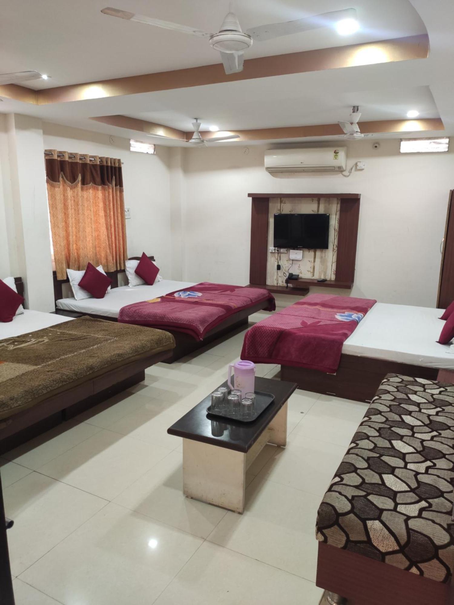 Hotel Vrandavan Palace Near Mahakal Temple Ujjain Zewnętrze zdjęcie