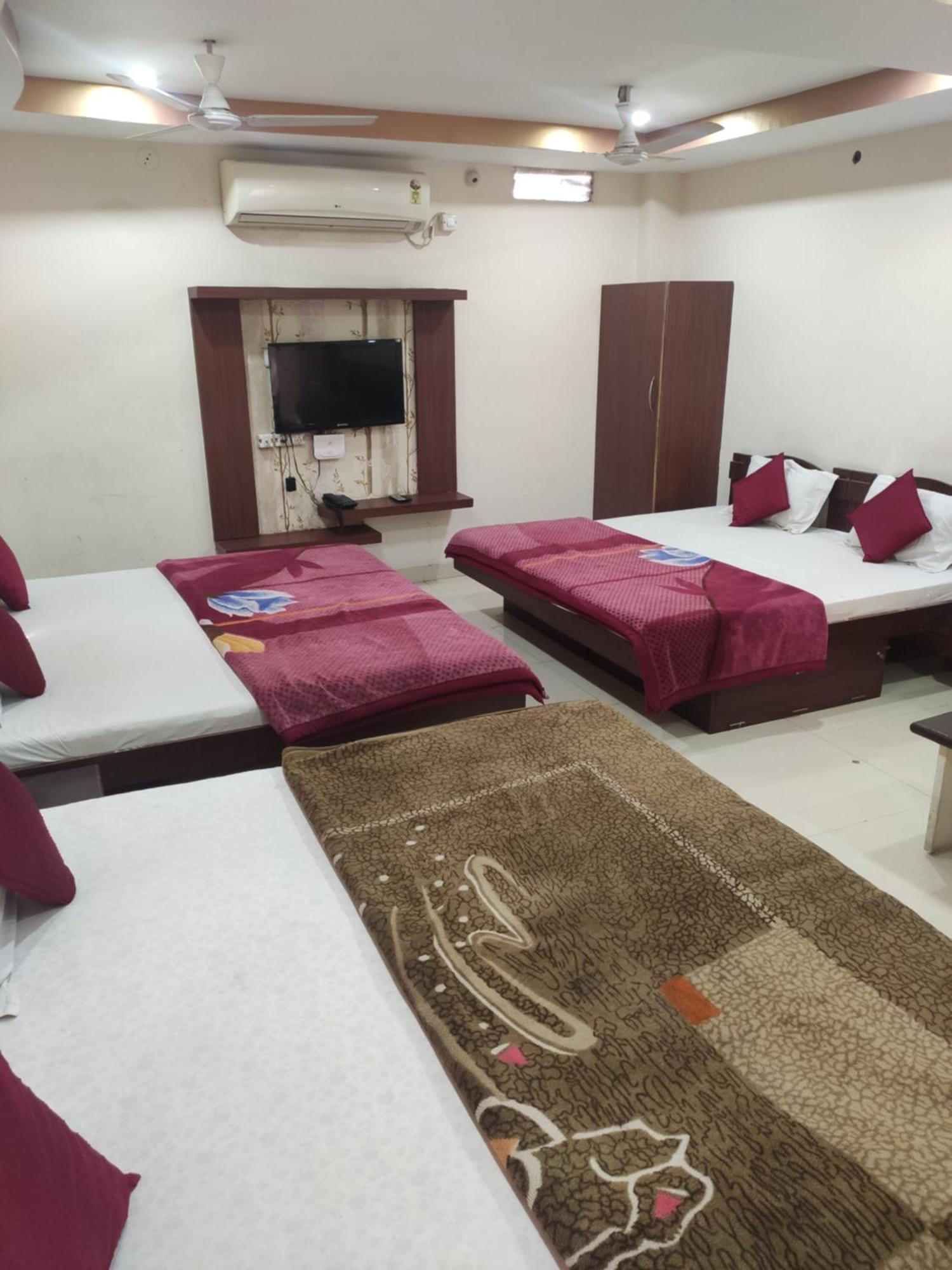 Hotel Vrandavan Palace Near Mahakal Temple Ujjain Zewnętrze zdjęcie