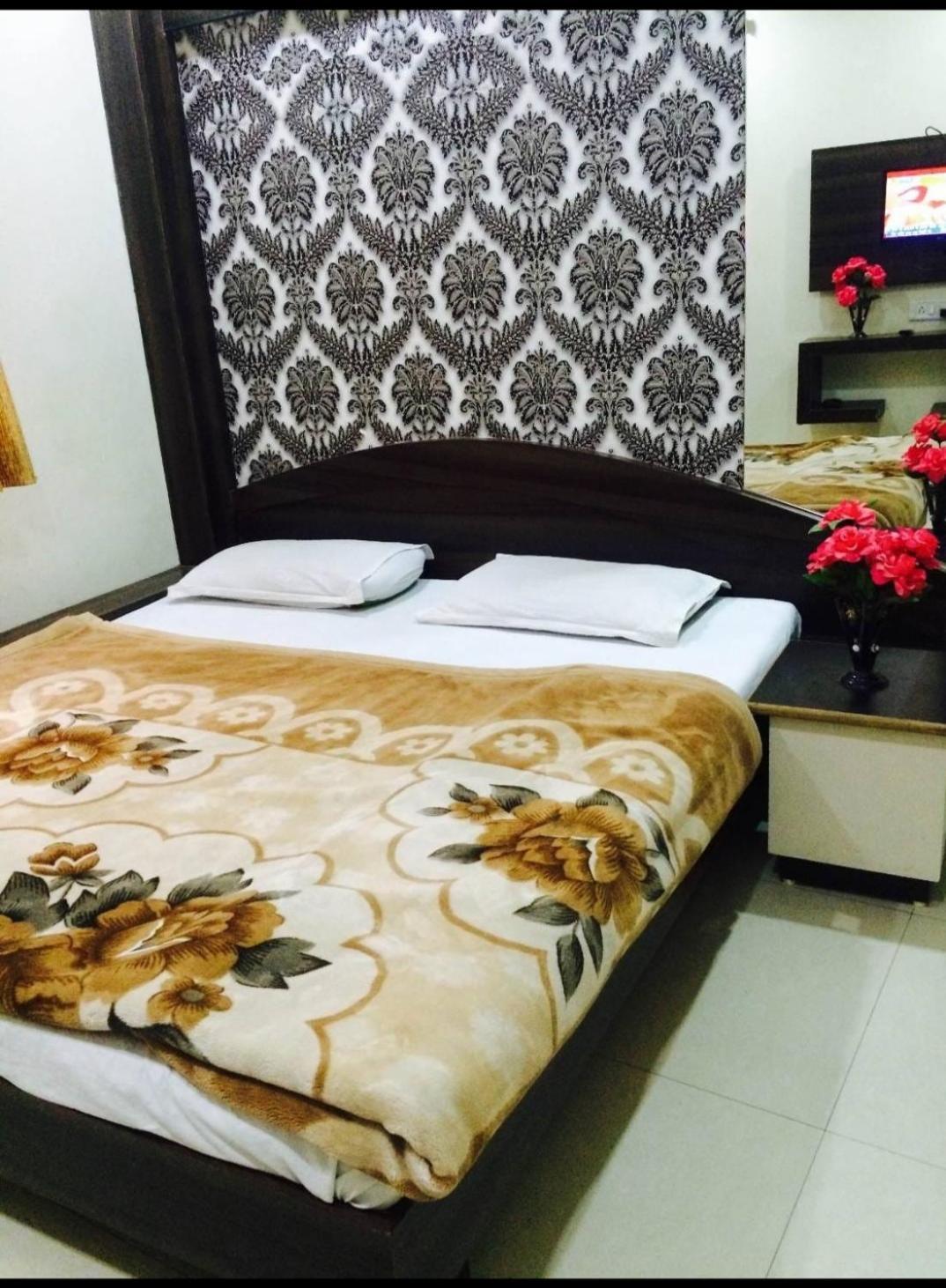 Hotel Vrandavan Palace Near Mahakal Temple Ujjain Zewnętrze zdjęcie