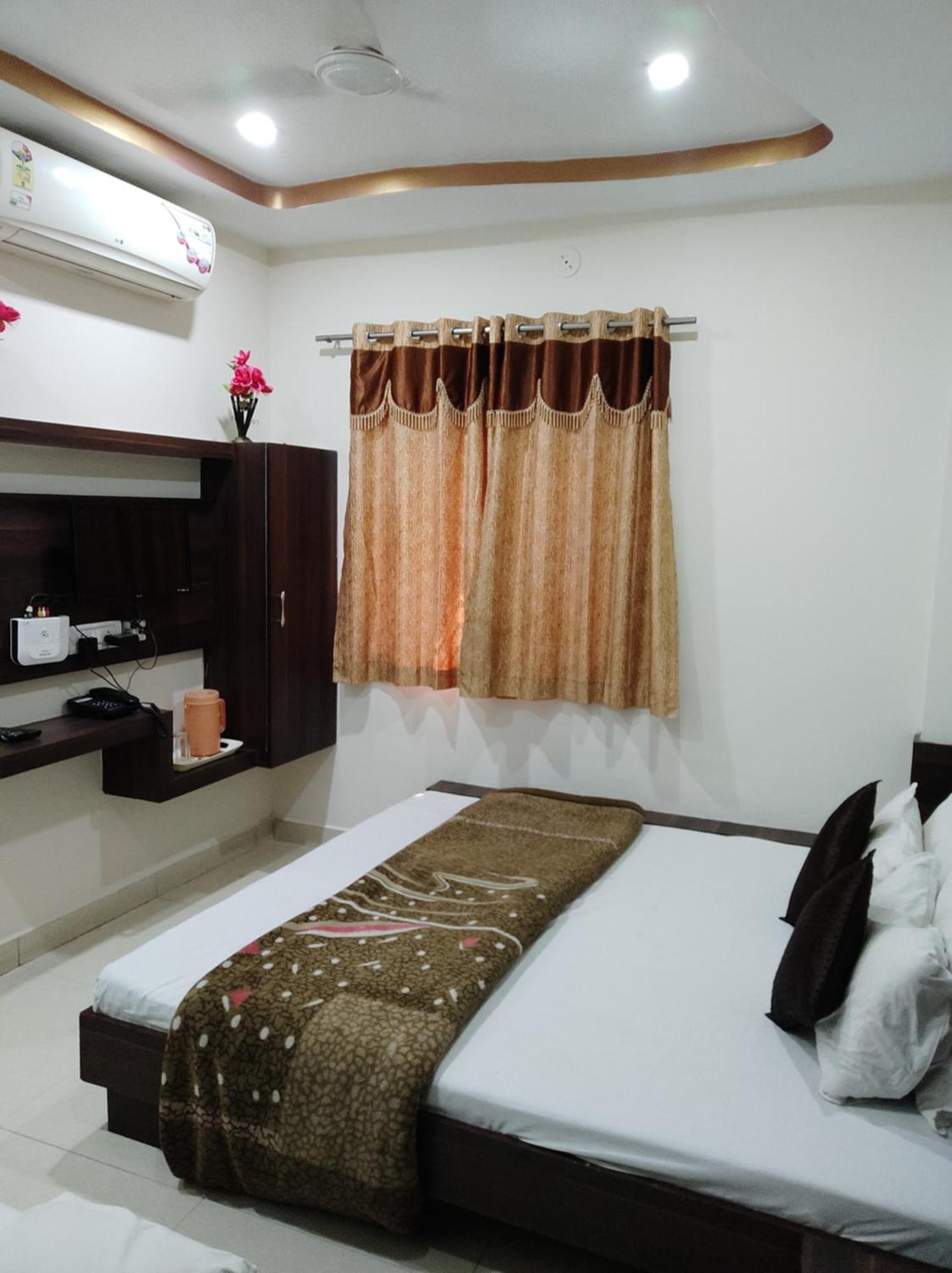 Hotel Vrandavan Palace Near Mahakal Temple Ujjain Zewnętrze zdjęcie