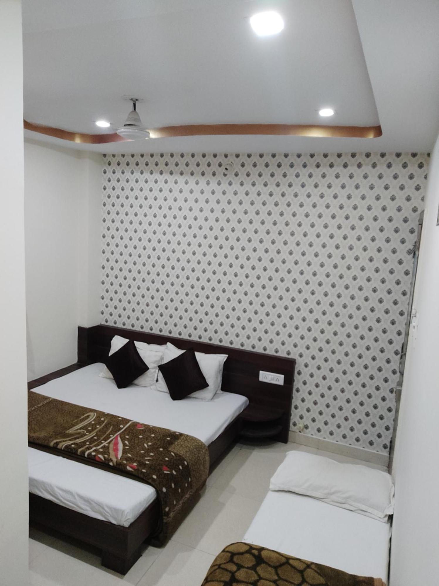 Hotel Vrandavan Palace Near Mahakal Temple Ujjain Zewnętrze zdjęcie